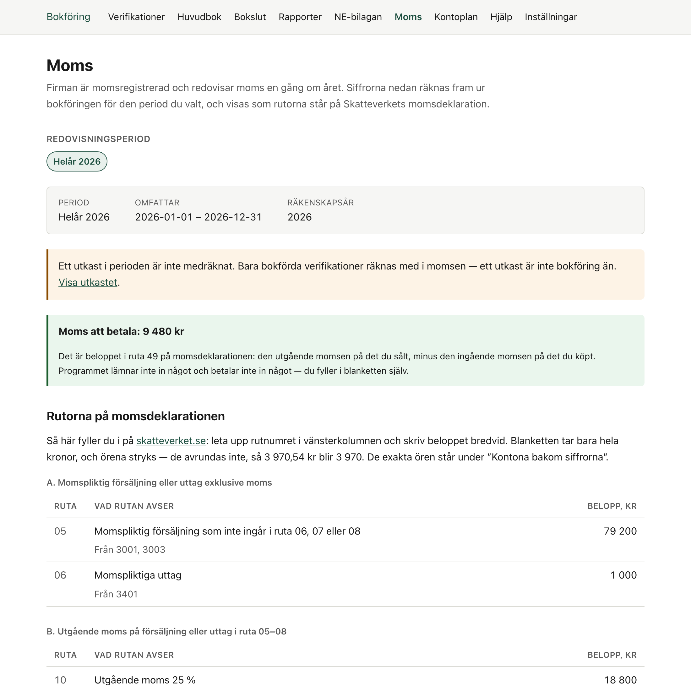 Momssidan med beloppet att betala och tabellen över momsdeklarationens rutor, med kontona angivna under varje ruta.
